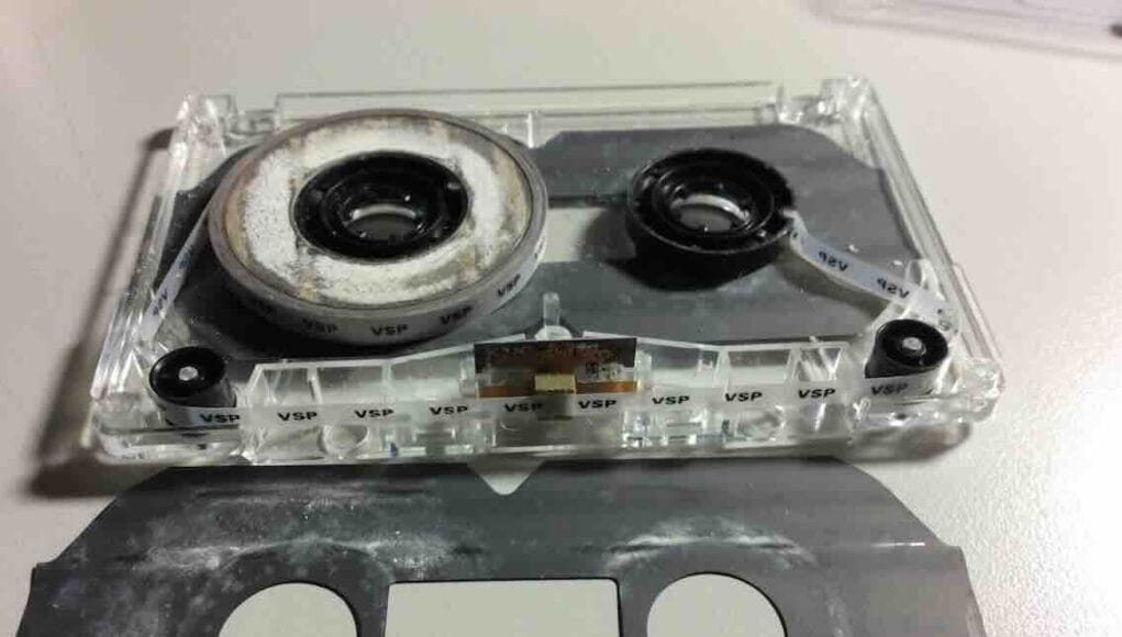 How to clean a mouldy cassette tape How to clean a mouldy cassette tape